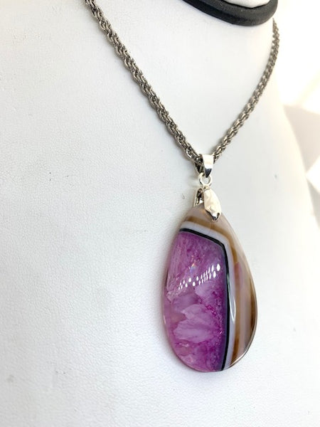 Beautiful Agate Pendant with Pink Crystals